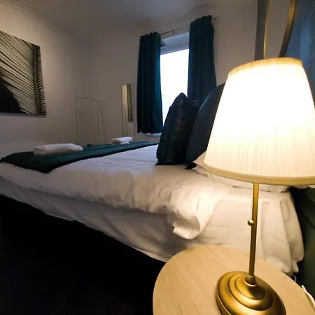 King Bed Apartment By Property Promise Cardiff Exterior photo