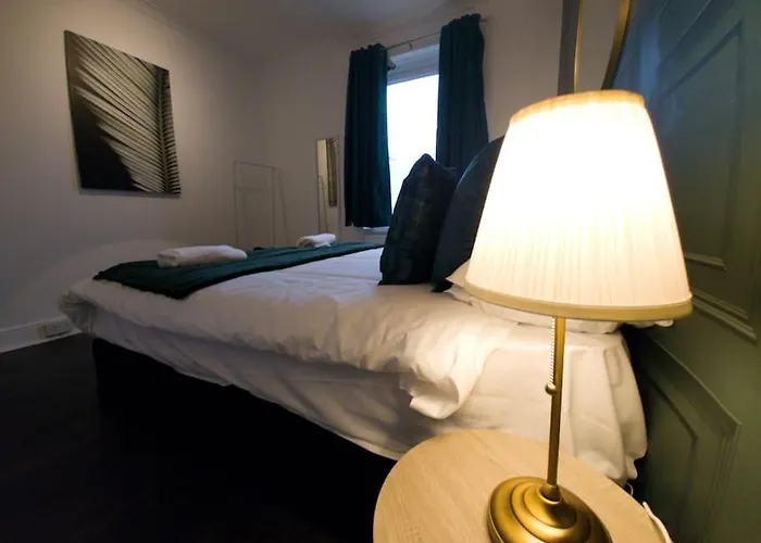 King Bed Apartment By Property Promise