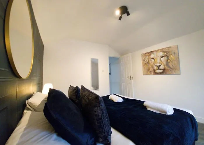 King Bed Apartment By Property Promise