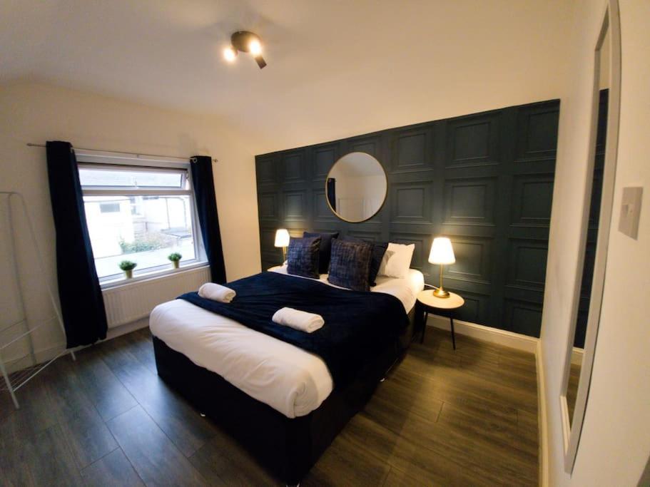 Apartment King Bed By Promise Cardiff