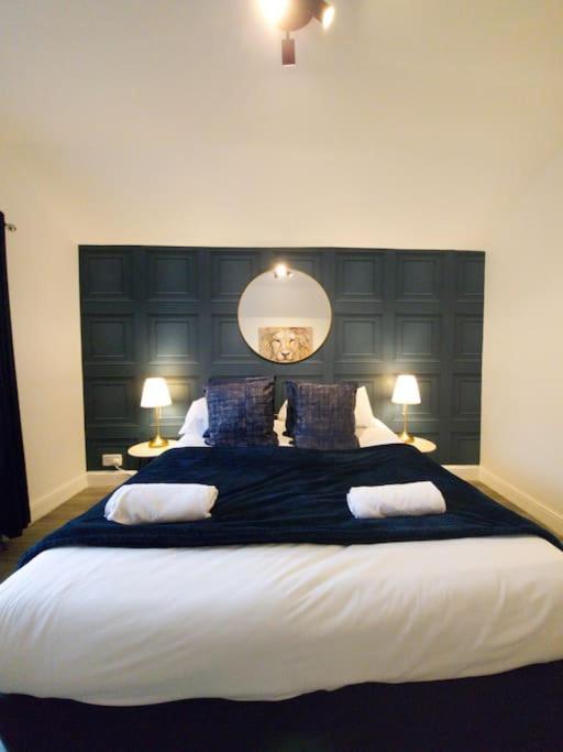 King Bed By Promise Apartment