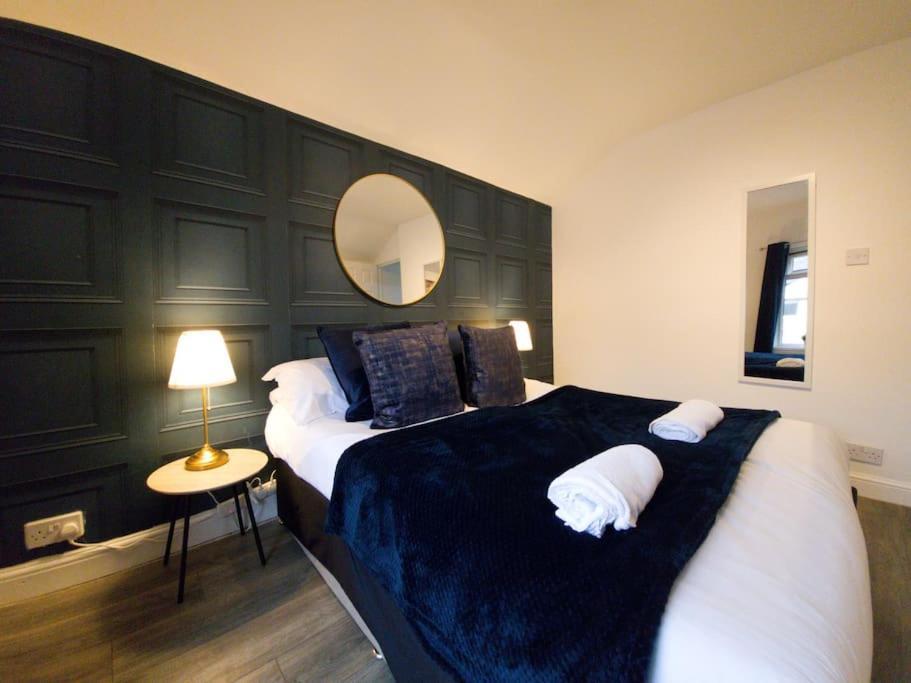 Apartment King Bed By Promise Cardiff
