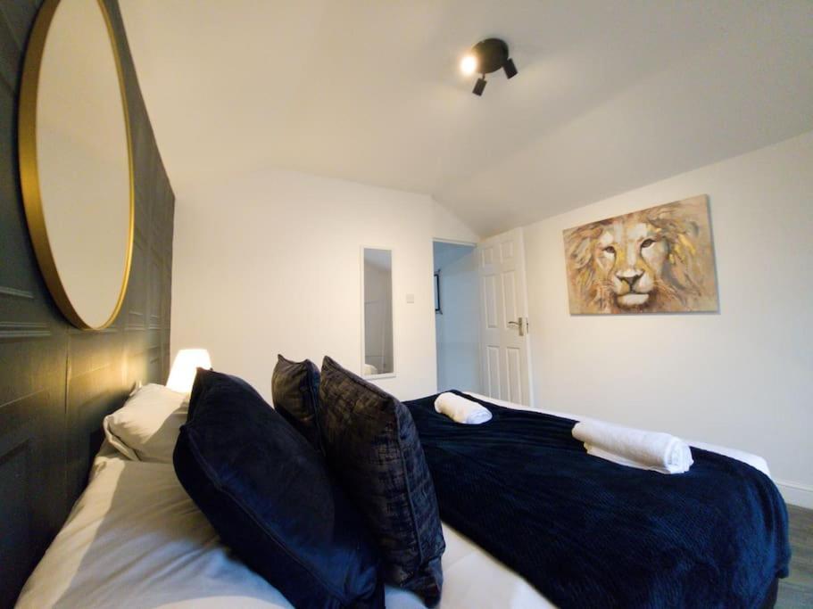 King Bed By Promise Apartment